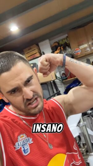 Ahikar Azcona Instagram - Mi primer MILLÓN 💸💲

Todavía vas a trabajar por fucking 1000 euros? 
Ponte a hacer burpees fracasado!!