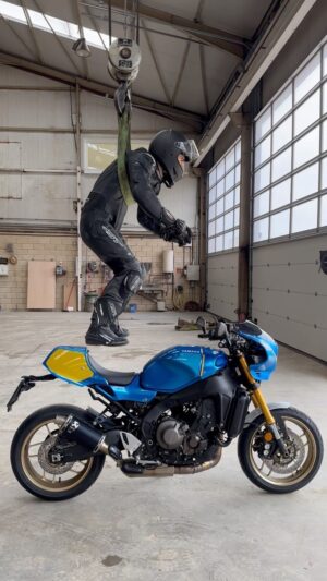 Ahikar Azcona Instagram - Colgado por ti…🥹

#yamaha 
#xsr90060thanniversary 
#gta6

🎥 @goldriding