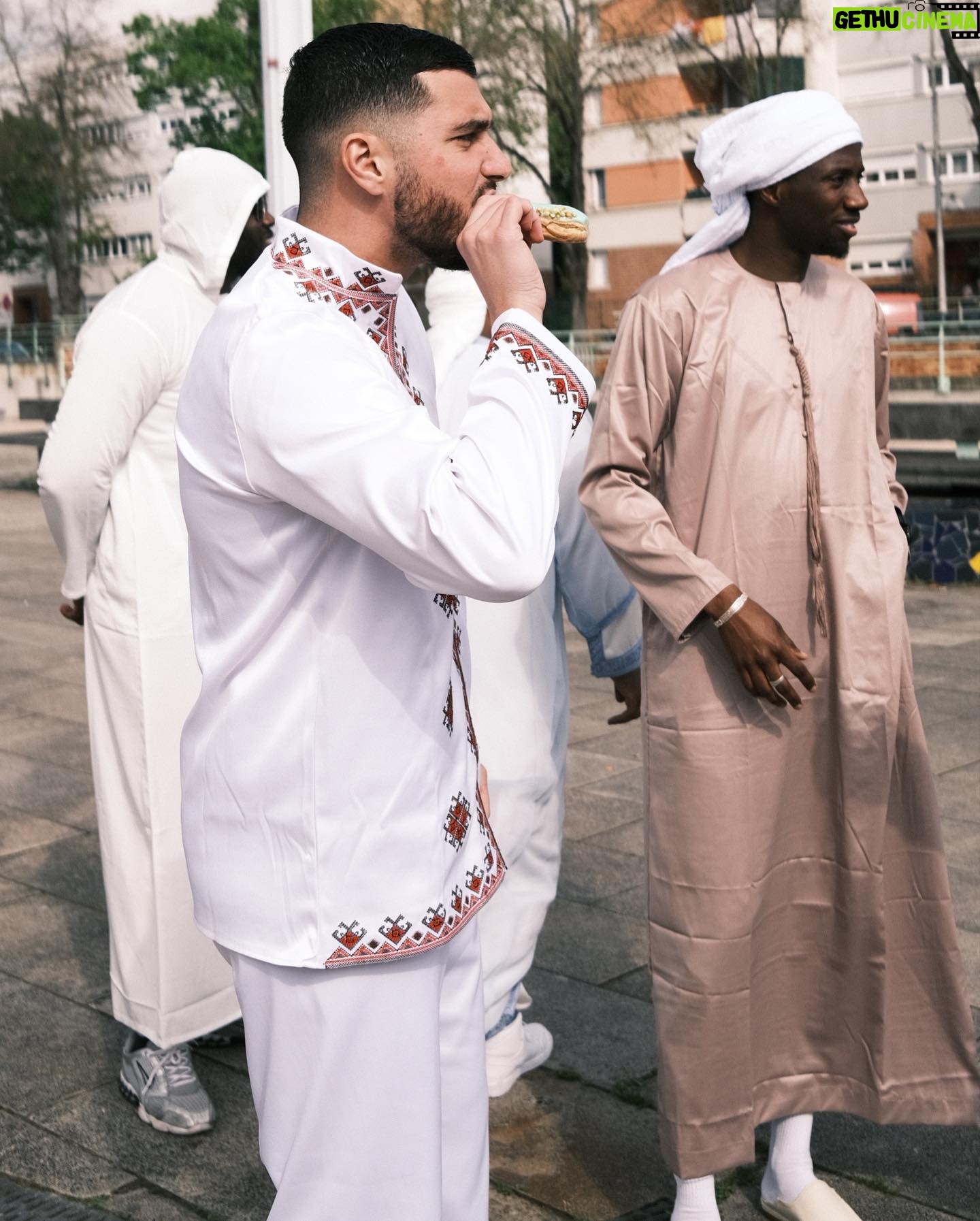 Ahmed Harroun - 11.9K Likes - Best mood…🌸
📸 : @adda.senani @baeby.mama
TENUE : @lehnacouture ✨