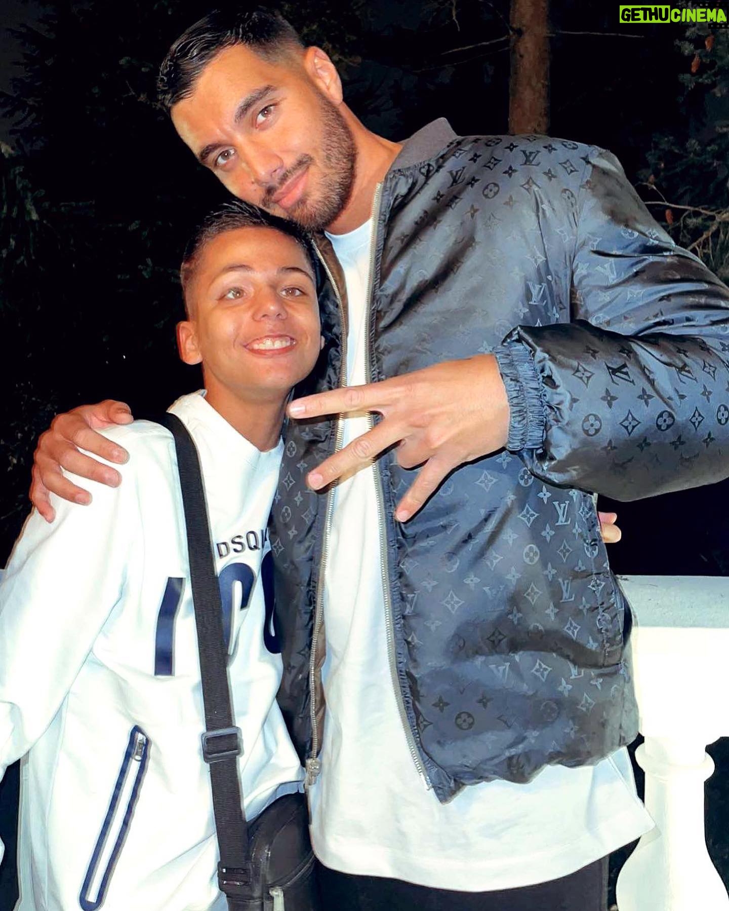 Ahmed Harroun - 15.7K Likes - Peut importe que vous ayez du style , une réputation ou de l’argent . Si vous n’avez pas bon cœur vous ne valez rien .
Ta maman peut être fier de toi mon grand , courageux , fort , fière ❤️
Je t’aime soso ❤️ @assoc.sofian.officiel