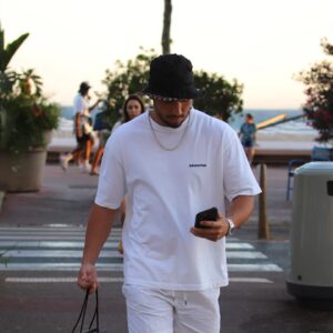 Ahmed Harroun Instagram - Ne t’empêche pas d’être toi . 
Mieux vaut déplaire pour ce que tu es que de plaire pour ce que tu n’es pas 😁