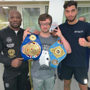Ahmed Harroun Instagram - Aujourd’hui j’ai vécu une journée unique. J’ai entendu beaucoup de merci mais c’est à moi de tous vous remercier. 
J’ai rencontré des personnes incroyables de générosité et de gentillesse.
Donner de son temps c’est aussi recevoir. Merci à tous pour cette journée inoubliable. Et pour ceux qui le peuvent n’oubliez pas de faire un don. #telethon2019 ❤️