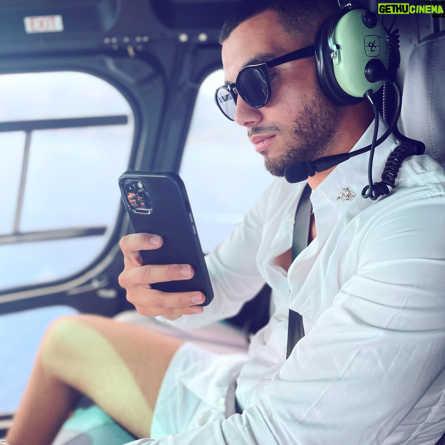 Ahmed Harroun - 20.7K Likes - Je n’ai pas changé , j’ai juste compris ce qui étaient important pour moi .
Va toujours de l'avant,
sans regarder derrière,
Et ne perds pas ton temps .