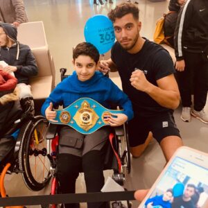 Ahmed Harroun Instagram - Aujourd’hui j’ai vécu une journée unique. J’ai entendu beaucoup de merci mais c’est à moi de tous vous remercier. 
J’ai rencontré des personnes incroyables de générosité et de gentillesse.
Donner de son temps c’est aussi recevoir. Merci à tous pour cette journée inoubliable. Et pour ceux qui le peuvent n’oubliez pas de faire un don. #telethon2019 ❤️
