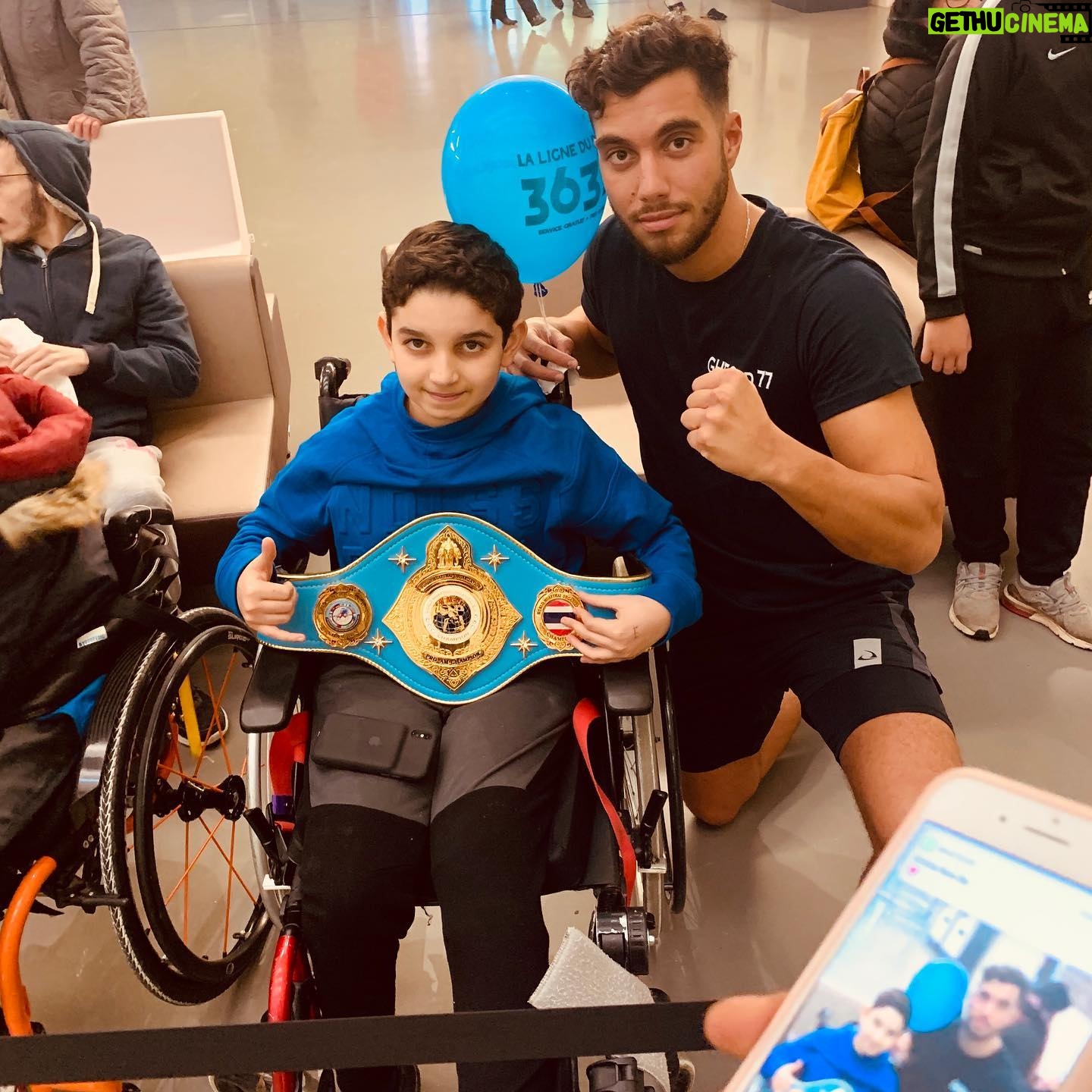 Ahmed Harroun - 19.5K Likes - Aujourd’hui j’ai vécu une journée unique. J’ai entendu beaucoup de merci mais c’est à moi de tous vous remercier.
J’ai rencontré des personnes incroyables de générosité et de gentillesse.
Donner de son temps c’est aussi recevoir. Merci à tous pour cette journée inoubliable. Et pour ceux qui le peuvent n’oubliez pas de faire un don. #telethon2019 ❤️