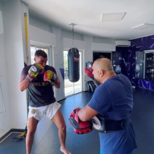Ahmed Harroun Instagram - La rivière perce le rocher non pas par sa force mais par sa persévérance. 🙏 

#liban #lebanon #training #boxe #focus #beyrouth #love #motivation #dz #holiday 🇱🇧