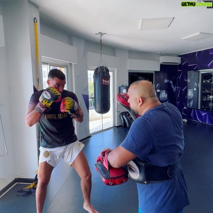 Ahmed Harroun - 14.3K Likes - La rivière perce le rocher non pas par sa force mais par sa persévérance. 🙏
#liban #lebanon #training #boxe #focus #beyrouth #love #motivation #dz #holiday 🇱🇧