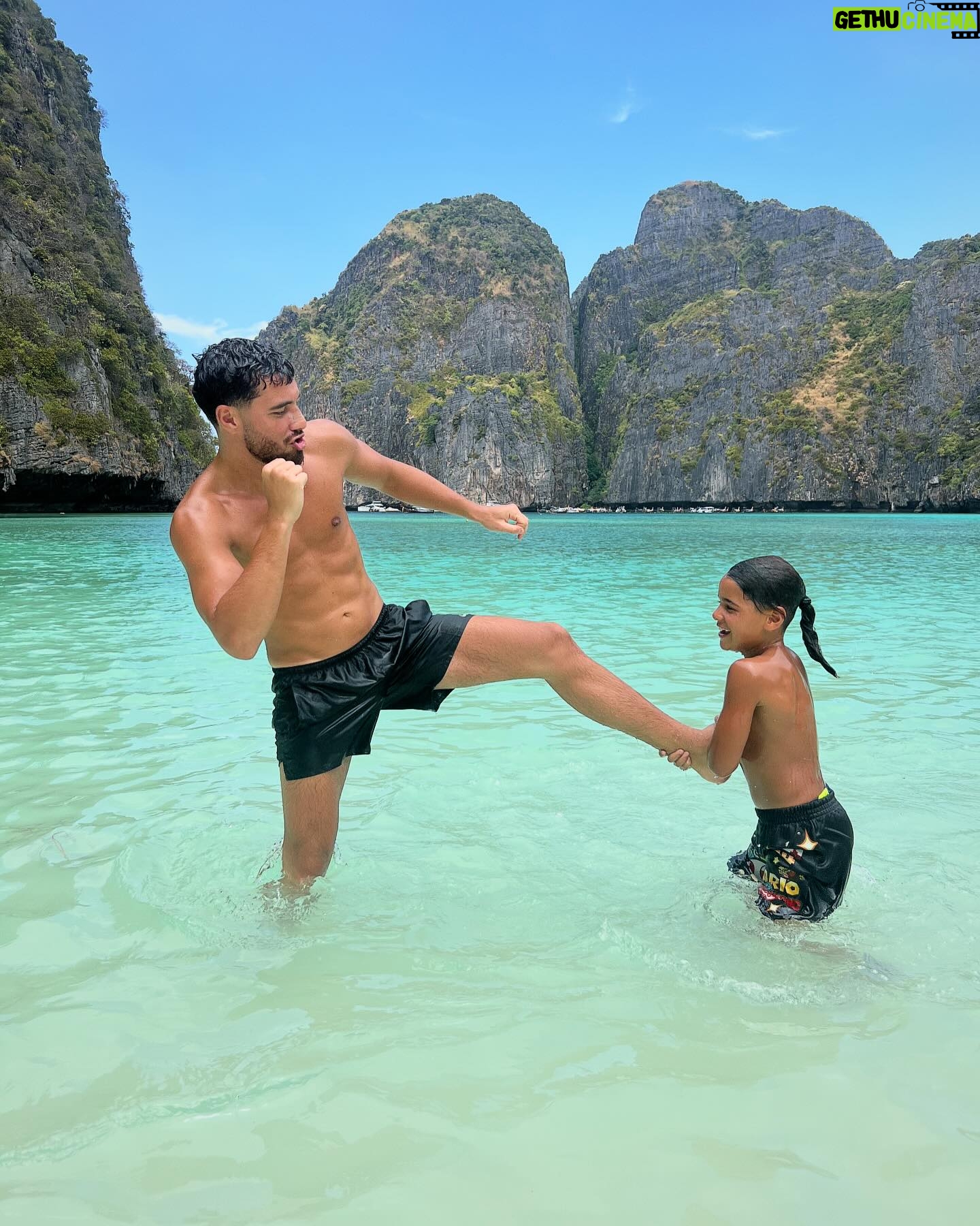 Ahmed Harroun - 38.8K Likes - Family 🇹🇭