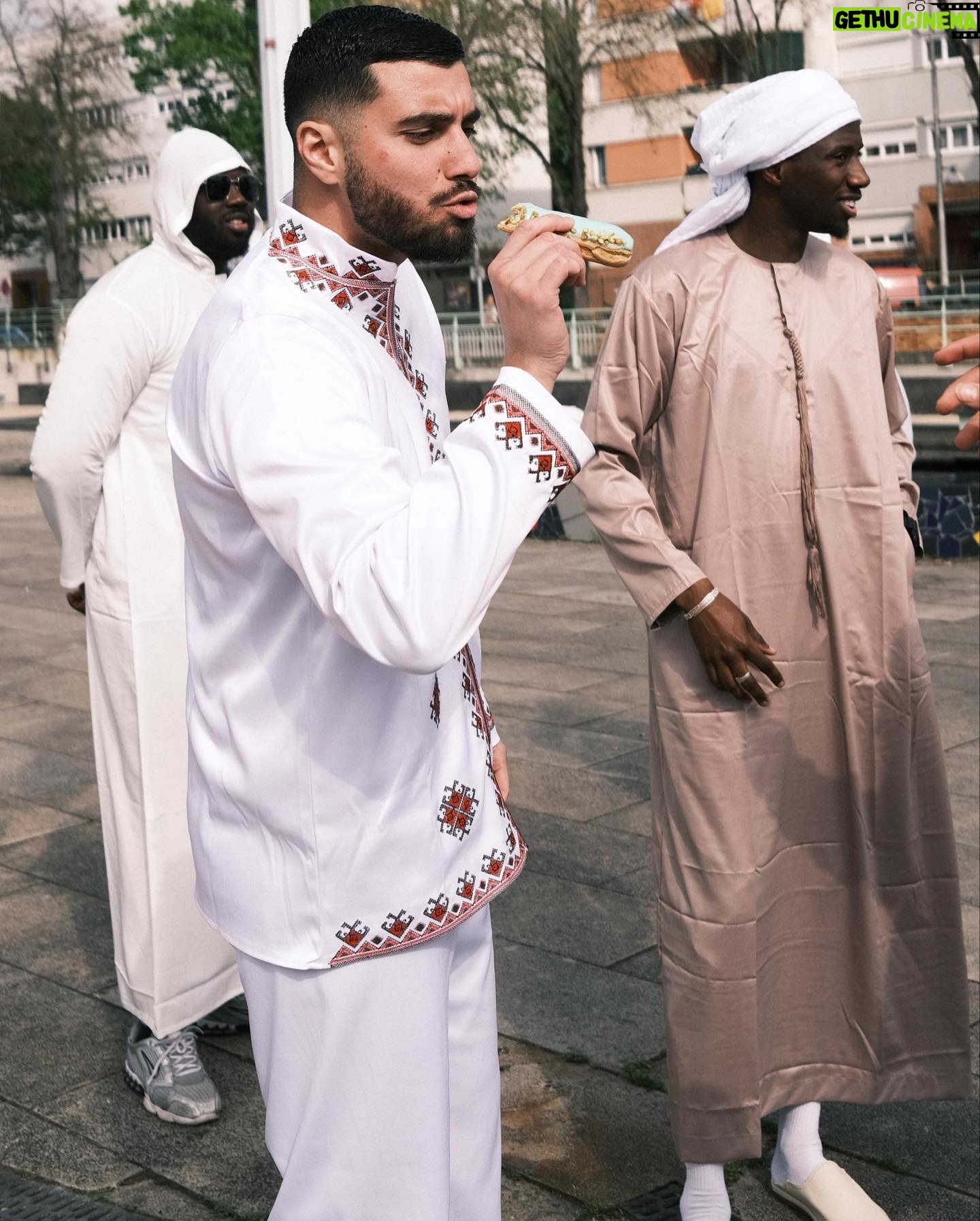 Ahmed Harroun - 11.9K Likes - Best mood…🌸
📸 : @adda.senani @baeby.mama
TENUE : @lehnacouture ✨