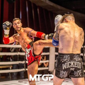 Ahmed Harroun Instagram - Je ne suis pas un type qui a une éducation politique. J'ai une éducation de combattant. #boxe #fights #mma #sport #motivation #boxethai #workout #muaythai #dz #algerie 🇩🇿