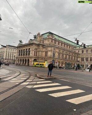 Ahmet Çevik Instagram - Güzel bir Viyana seyahatinin sonuna geldim.
Hoşçakal Viyana. 
#binşükür 
 #viyana #vienna #avusturya🇦🇹