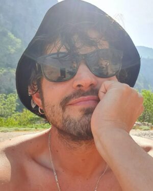 Ahmet Kayakesen Instagram - Ah kelebenk, gönül defterinde açan mısralar gibisin kelebenk ...
