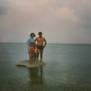 Ahmet Kayakesen Instagram - Güzelim zaman, varsan eğer akıp gittin ve biz birbirimize benzedik 🌹