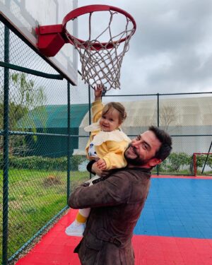 Ahmet Kural Instagram - Özlem dolmuşuz Sescim 🧿❤️ @seda.erdim @umit.erdim