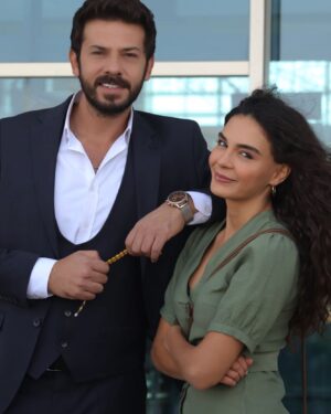 Ahmet Tansu Taşanlar Instagram - #Hercai bu akşam saat 20.00’da @atvturkiye ‘de 📷: @adm.merve