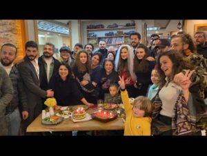 Ahmet Tansu Taşanlar Instagram - @oyaunustasi el ele, göz göze başladığımız bu hikayeyi yine el ele, göz göze bitiriyor olmak ne güzel kadınım... seni çok seviyorum ❤️

sevgili hercai ailesi bizleri ilk bölümden itibaren yalnız bırakmadığınız, destek olduğunuz için sonsuz teşekkürler.. 

ve iyi günde kötü günde desteğini esirgemeyen güzel dostlar.. beraber 62 bölüm bitirdik.. ama çok daha fazlasını paylaştık.. güzel hikayelerde tekrar buluşmak üzere... hoş kalın..