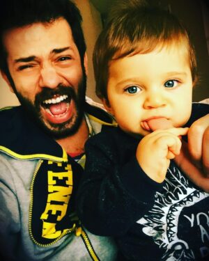 Ahmet Tansu Taşanlar Instagram - ouw charlie bit me! 😂