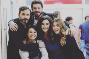 Ahmet Tansu Taşanlar Instagram - #Hercai bu akşam yeni bölümüyle saat 20.00’da @atvturkiye ‘de 📷: @adm.merve