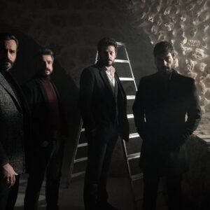 Ahmet Tansu Taşanlar Instagram - veran, verans , şahverans

yiiiiib! 

foto 1 ve 3 @selindemirciogluofficial 
foto 2 @mahir_huseyin_kara
