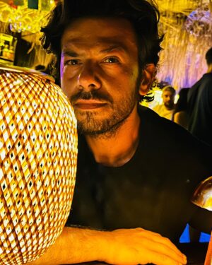 Ahmet Tansu Taşanlar Instagram - “koy la bunları” 

photos by @enginakyurek