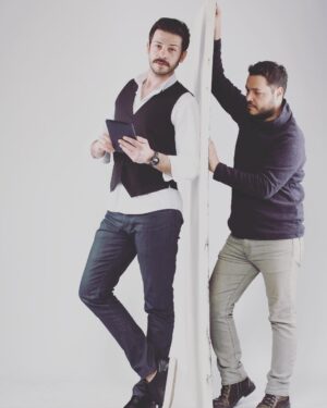 Ahmet Tansu Taşanlar Instagram - ahahahah bak ne buldum @volkanyosunlu #ÇokSatanlar afiş denemeleri 😂😂
#tbt