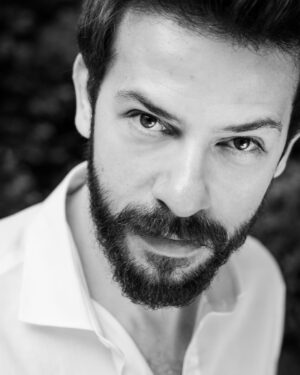 Ahmet Tansu Taşanlar Instagram - photo : @suerdas 
styling : @laprendapr 🙏🏻🙏🏻