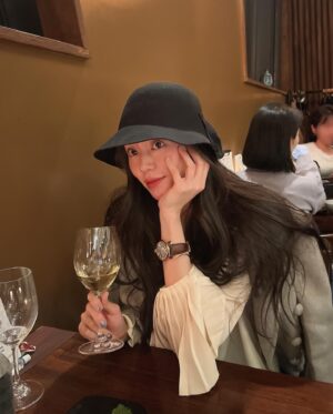Ahn Chae-mi Instagram - 집에서 맨날 요리 해먹다가 오랜만에 한남동 물가보고..🥶 하지만 멋진 언니들 덕분에 넘 잘먹었댱❤️😍🫶🏻