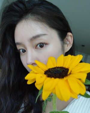 Ahn Chae-mi Instagram - #🌻🌻🌻🌻🌻 
소니카메라 새거뜯자마자 떨어트림🤪