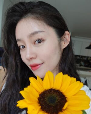 Ahn Chae-mi Instagram - #🌻🌻🌻🌻🌻 
소니카메라 새거뜯자마자 떨어트림🤪
