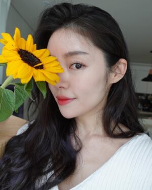 Ahn Chae-mi Instagram - #🌻🌻🌻🌻🌻 
소니카메라 새거뜯자마자 떨어트림🤪