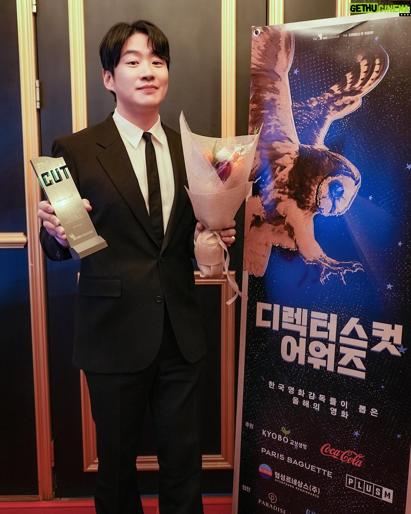 Ahn Jae-hong - 19.3K Likes - ⠀
디렉터스컷 어워즈에서 시리즈 부문 올해의 남자 배우상을 받았습니다. 감독님들이 직접 주신 상이라 더없이 영광스럽고 기쁜 마음입니다. 저만의 길을 더 꿋꿋이 걸어가야겠다는 마음이 듭니다.
정말 감사합니다.
#마스크걸 #주오남 #🥳
⠀