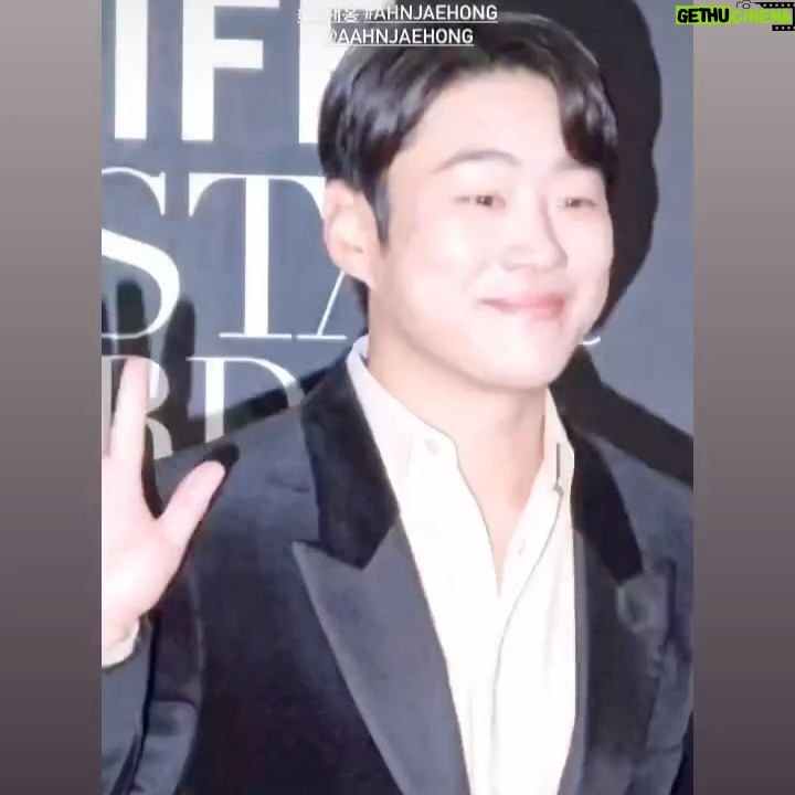 Ahn Jae-hong - 17.9K Likes - 아이시떼루!
부산국제영화제와 마리끌레르의 Asia Star Awards에서 Beyond Cinema 상을 받았습니다. 주신 이 상의 가치와 의미를 잘 담을게요. 정말 감사합니다! 🤍
#마스크걸 #주오남 🏆
@netflixkr