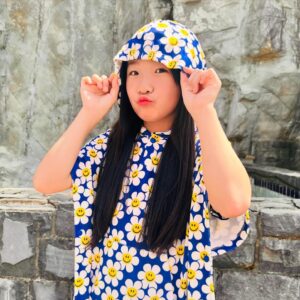 Ahn Se-bin Instagram - 워터샷 썸머 패스티벌이 다가오는 계절 여름!! ☀️😎⛱️
다가올 개장시기에 맞춰 준비해야 할때가 왔어용 !! 

대표적인 위글위글 브랜드의 디자인은 
한번보면 잊혀지지가 않아 ’아이덴티티‘ 라고 하죠 ^^*

시즌에 맞춰 ‘스마일 위 러브 더플백’ 이 나와 
다양한 활동과 편리함이 동시에!! 
아웃포켓이 있어 물병과 간식을 넣고 다니기에 밴딩으로 
안정감을 더해 안심되고,

우리아이 젖은상태로 돌아다니면 면역력 떨어지니 
어딜가도 한 눈에 찾아 볼수있게 
“ 타올지 비치 후드판초 필수템 아니겠냐구요!! ”

오후에는 선선하니 바람은 불어 감기 들지 않게 주위하고 
준비 다 되었으면 우리 물놀이 하러 가요~~*^^*
🤿💦⛱️

📍위글위글 
@wigglewiggle.official 

Maximal Happiness!
wiggle-wiggle.com

#제품협찬 #위글위글 #티올지비치후드판초 #타올 #스마일위러브더블팩 #키즈 #필수 #wiggle #happiness #summer #smile #kids #reels #kidsstyle #waterpark #안세빈
