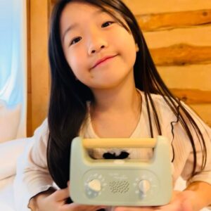 Ahn Se-bin Instagram - my little morphee 

프랑스육아법 마이리틀모페!! 

2020년 프랑스에서 시작해 현재, 약 70만 이상의 가정에서 사용하고 있는 키즈 오디오 세빈이도 듣고 있는데 평소 공부하던 내용이 나오면 두배 효과✨

- 192개의 다양한 창작 동화, 명상 세션 & 음악 ASMR이 내장
- 🇫🇷🇺🇸🇬🇧🇰🇷 전문 원어민 성우가 녹음한 128개의 창작 동화
- 명상 시 사용할 수 있는 32개의 명상 세션
- 마음을 안정시킬 수 있는 16개의 마음안정 음악
- 16개의 자연의 소리와 백색소음
- 듣기 선행으로 귀트영 도움 

아이들의 건강한 수면을 돕는 마이리틀모페 
'영국식 영어, '미국식 영어' 그리고 '프랑스어'가 지원되어, 자연스럽게 정확한 발음으로 외국어 듣기에 익숙해지는 마이리틀모페 

📍현대백화점 판교점, 더현대 서울점 마이리틀모페가 입점

@morphee.kr 

홈페이지➜www.morphee.co.kr
스토어➜ (https://smartstore.naver.com/apsunfit)

#협찬 #마이리틀모페 #📻 #France #mylittlemorphee #프랑스육아법 #우리아이 #원어민영어 #선생님 #키즈오디오 #외국어교육 #숙면 #명상 #영어교육 #분리수면 #3살아기 #꿀잠 #🇫🇷 #🇺🇸#🇬🇧 #🇰🇷 #정국 #jungkook #neverletgo #안세빈 #sebin