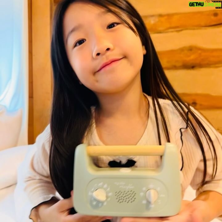 Ahn Se-bin - 777 Likes - my little morphee
프랑스육아법 마이리틀모페!!
2020년 프랑스에서 시작해 현재, 약 70만 이상의 가정에서 사용하고 있는 키즈 오디오 세빈이도 듣고 있는데 평소 공부하던 내용이 나오면 두배 효과✨
- 192개의 다양한 창작 동화, 명상 세션 & 음악 ASMR이 내장
- 🇫🇷🇺🇸🇬🇧🇰🇷 전문 원어민 성우가 녹음한 128개의 창작 동화
- 명상 시 사용할 수 있는 32개의 명상 세션
- 마음을 안정시킬 수 있는 16개의 마음안정 음악
- 16개의 자연의 소리와 백색소음
- 듣기 선행으로 귀트영 도움
아이들의 건강한 수면을 돕는 마이리틀모페
'영국식 영어, '미국식 영어' 그리고 '프랑스어'가 지원되어, 자연스럽게 정확한 발음으로 외국어 듣기에 익숙해지는 마이리틀모페
📍현대백화점 판교점, 더현대 서울점 마이리틀모페가 입점
@morphee.kr
홈페이지➜www.morphee.co.kr
스토어➜ (https://smartstore.naver.com/apsunfit)
#협찬 #마이리틀모페 #📻 #France #mylittlemorphee #프랑스육아법 #우리아이 #원어민영어 #선생님 #키즈오디오 #외국어교육 #숙면 #명상 #영어교육 #분리수면 #3살아기 #꿀잠 #🇫🇷 #🇺🇸#🇬🇧 #🇰🇷 #정국 #jungkook #neverletgo #안세빈 #sebin