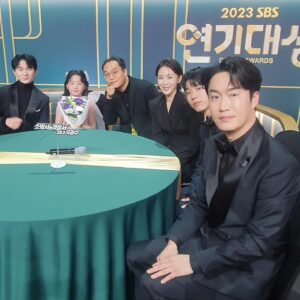 Ahn Se-bin Instagram - #소방서옆경찰서그리고국과수 #안세빈 

배우님들과 감독님의 사랑을 잔뜩 받고 온 날, 그 순간을 기억하며 

#신경수감독님 #공승연 배우님 #우미화 배우님 #손지윤 배우님 #강기둥 배우님 #오의식 배우님  #전성우 배우님 

#김래원배우님 #손호준배우님 

#sbs #연기대상 #시상식 #소열경이최고야

#연이플라워 #❤️