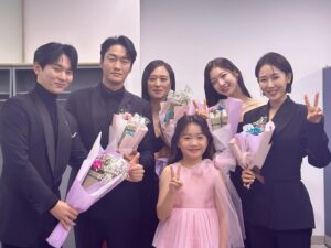 Ahn Se-bin Instagram - #소방서옆경찰서그리고국과수 #안세빈 

배우님들과 감독님의 사랑을 잔뜩 받고 온 날, 그 순간을 기억하며 

#신경수감독님 #공승연 배우님 #우미화 배우님 #손지윤 배우님 #강기둥 배우님 #오의식 배우님  #전성우 배우님 

#김래원배우님 #손호준배우님 

#sbs #연기대상 #시상식 #소열경이최고야

#연이플라워 #❤️