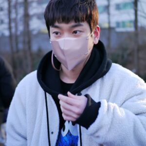 Ahn Seung-gyun Instagram - 고마운 분들. 동료들 또 봐요.
제게 지나간 시간이 소중 했던 것 처럼
지금 또한 누군가에겐 좋은시절 이였음 
좋겠어요. 
그래왔듯이 가다보면 더 재밌고 웃을때가
있을거에요. 큰 힘과 위로를 받았습니다.
감사합니다. 고생하셨습니다. 
#지금우리학교는
#netflix 
#후반전도화이팅