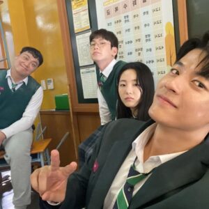 Ahn Seung-gyun Instagram - #지금우리학교는 #netflix #allofusaredead