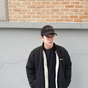 Ahn Seung-gyun Instagram - 쨍쨍한날..흐리멍텅.. 고맙습니다! #감기조심하세요😷