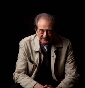 Ahoo Kheradmand Instagram - محمد جان قرار بود فردا همدیگه رو در کافه روبرو آرت گالری ببینیم.
این اولین باریه که بد قولی میکنی.
دلم از حالا برات تنگه.شهر بدون تو خاموشه.
باتسلیت به خانواده محترم محمدعلی.  همه دوستدارن ادبیات.
#کانون_نویسندگان_ایران #محمد_محمدعلی #ادبیات #ادبیات_معاصر #نویسنده #نویسندگان #ونکوور #کانادا #ایران