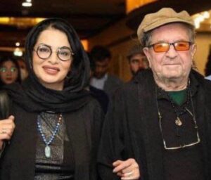 Ahoo Kheradmand Instagram - خبر تلخ است، فاجعه است، هولناک است و نا باورانه.
وقتی هنرمند کشته می‌شود خبر از مرگ هنر و فرهنگ است.
#داریوش_مهرجویی #آرتیست #هنرمند#فیلمساز #کارگردان #سینما