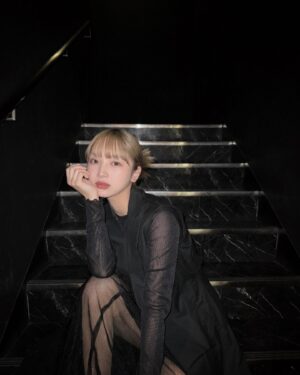Ai Hayase Instagram - ･
･
･
楽屋裏の階段でぱしゃ
今回はスケスケお衣装でした🩶
･
･
･
 #fyp  #fashion