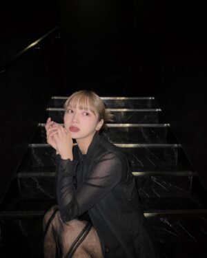 Ai Hayase Instagram - ･
･
･
楽屋裏の階段でぱしゃ
今回はスケスケお衣装でした🩶
･
･
･
 #fyp  #fashion