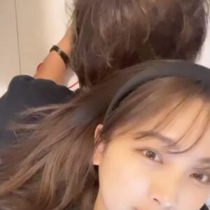 Ai Hayase Instagram - ･
･
･
めりくりいぶ〜🎅🏻という事は
パパちゃんのお誕生日なのです〜

実家帰る時は隠れてパパ脅かすのが恒例行事
最近は危険を察知するのかバレる時も少々
私パパちゃんの背中好きなのよね〜
苦しいながら何人も乗せてくれるんです
1枚目の速瀬は小学生くらいかなぁ
乗るとより偉大さを感じるのよ〜

帰ったらパパの背中でゴロゴロしよーっと🕺🏻

いつもありがとうらびゅ〜🎅🏻♥️