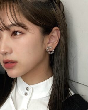 Ai Hayase Instagram - ･
･
･
6/1 王様のブランチ衣装‎🤍🖤

もう6月だなんて早いね〜
沢山笑って素敵な月初めになりましたとさっ ︎︎︎︎︎☺︎

･
･
･
シャツ
@_vacancy_official

ビスチェ・スカート
@musubore_official

サンダル
@labelleetude_official
･
･
･