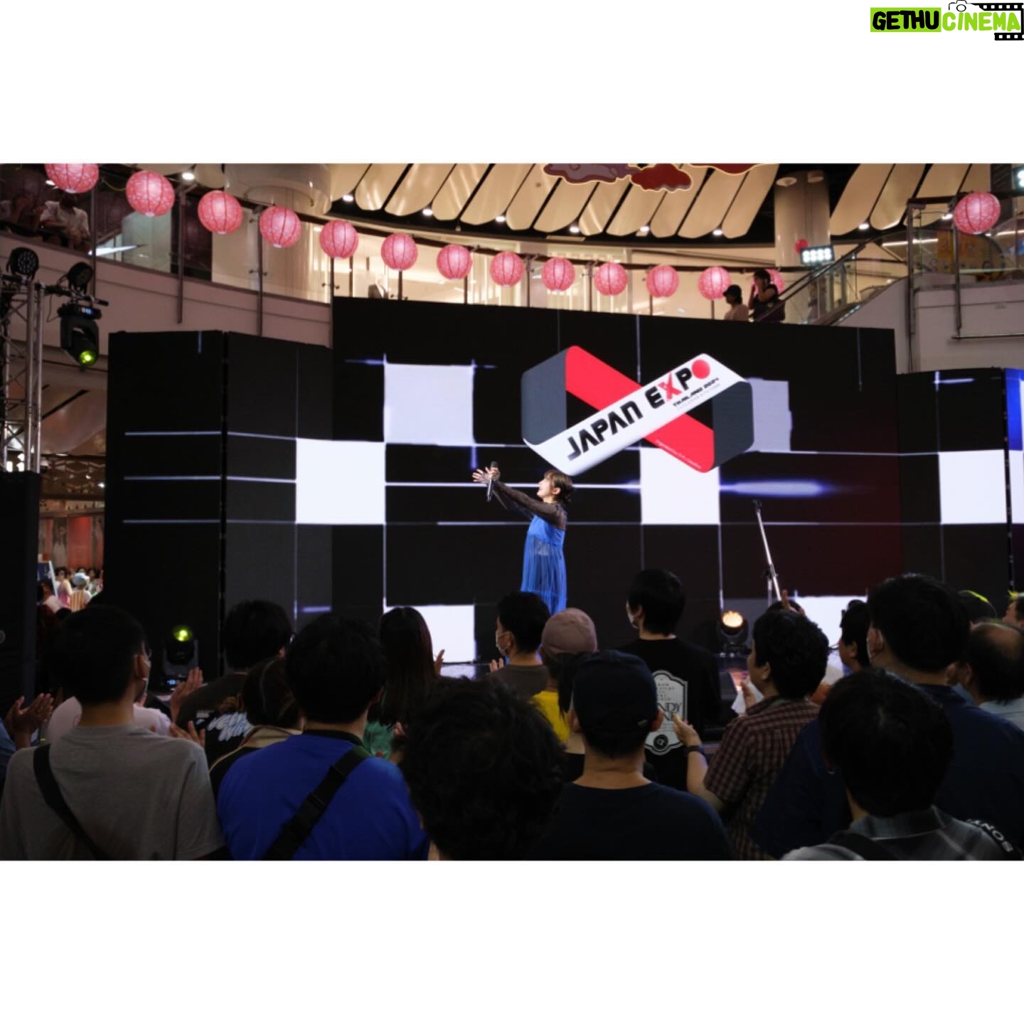 Ai Hayase - 1K Likes - .
.
.
JAPAN EXPO THAILAND 2024 🇹🇭🇯🇵
お越しくださった皆様、日本から応援してくれた皆様、そして素敵なステージを作ってくださった出演者、スタッフの皆様、本当にありがとうございました!!!
感無量とはこのことかぁ!!!
もう正直めっちゃめっちゃめっちゃ不安で、音楽をやってない私がプロの方々と同じステージに立つプレッシャーが半端じゃなかったし、こんな事があっていいのか、本当に私でいいのか、参加するのを悩んだ事もあったけど挑戦して良かったと心の底から思います。
もちろんパフォーマンスの反省点は山積みだしまだまだ頑張らなきゃいけない。
でも楽しかったね本当に!!!
自分の声を聴いてくれる人が目の前にいて、立ち止まってくれる人がいて、これを機に知ってくれた人もいて、これ以上ない幸せを皆さんから沢山貰いました。
これからも色んな事に挑戦していくので見守って頂けると嬉しいです😌
素敵な時間と貴重な経験をありがとうございました!
ขอบคุณที่หาฉันเจอ! ฉันรักทุกคนในประเทศไทย!
ฉันจะไปเมืองไทยอีกครั้ง ♥️
P.S. 2日目本番直前にギター落ちて壊しましたっと。
.
.
.
#japanexpothailand2024 #japanexpothailand #thailand #fyp