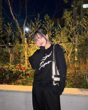 Ai Hayase Instagram - ･
･
･
ゆったり白黒な日🐼

外明るいうちに写真撮ろうと思うのに
毎回気づいたら暗くなってるのどうすればいいんだ
･
･
･
 #fyp