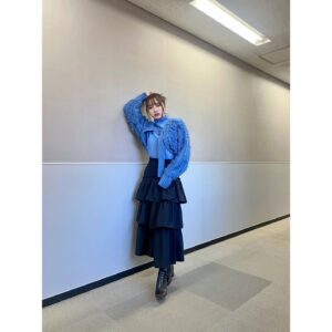 Ai Hayase Instagram - ･
･
･
王様のブランチ衣装💙 ̖́-

タートルカットソー
@pleatspleaseisseymiyake

ニット
@yeccavecca

スカート
@jouetie_official
