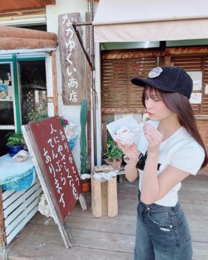 Ai Negishi Instagram - 🍩🍨🍩
.
初めて宮古島に遊びに行った時の❣️
お友達おすすめなかゆくい
人気すぎて並んでたし
ラスト1個しか残ってなくてなななんと
最後の1個をGETできました🤣💕
めちゃくちゃ美味しかった...
せっかくだからアイス乗せで映え🍨💕
.
#なかゆくい #サーターアンダギー #宮古島
#なかゆくい商店 #なかゆくいの紅芋アンダギー 
#私服 #ねぎ私服 #ねぎしふく